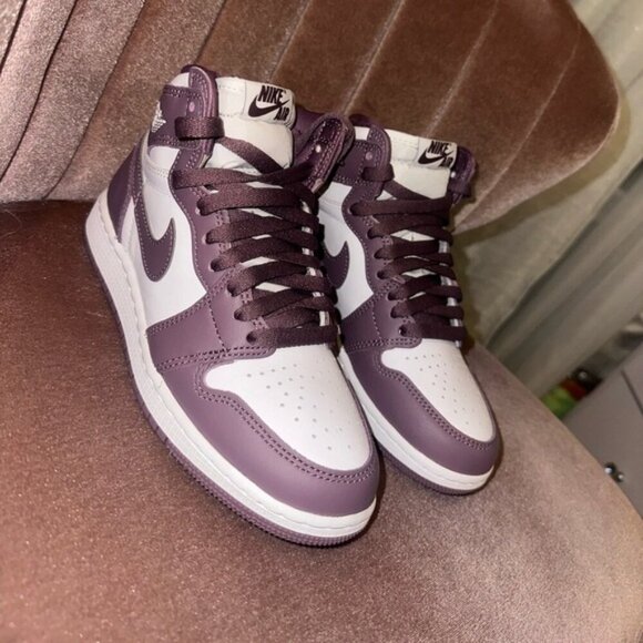Nike Air Jordan 1 Retro High OG Shoes - White / Mauve CLEAN!! - Picture 1 of 3